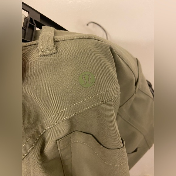 Lululemon City Sleek 5 Pocket 7/8 Pant Rosemary Green Size 4 - Picture 8 of 9